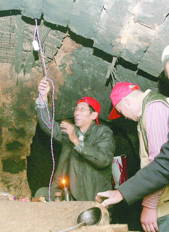 老哥倆雙雙殘疾蝸居山洞17年沒用過電