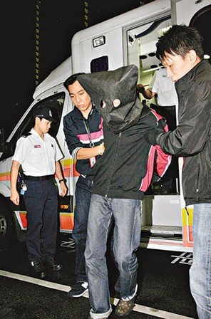 港的哥深夜被割頸 劫匪滿手染血狂逃百米終落網(wǎng)(圖)